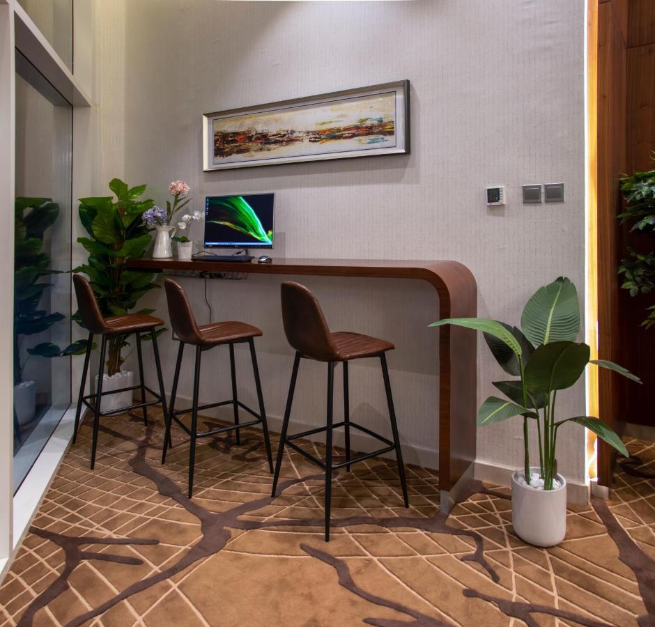 Viola Hotel Apartments Шарджа Экстерьер фото