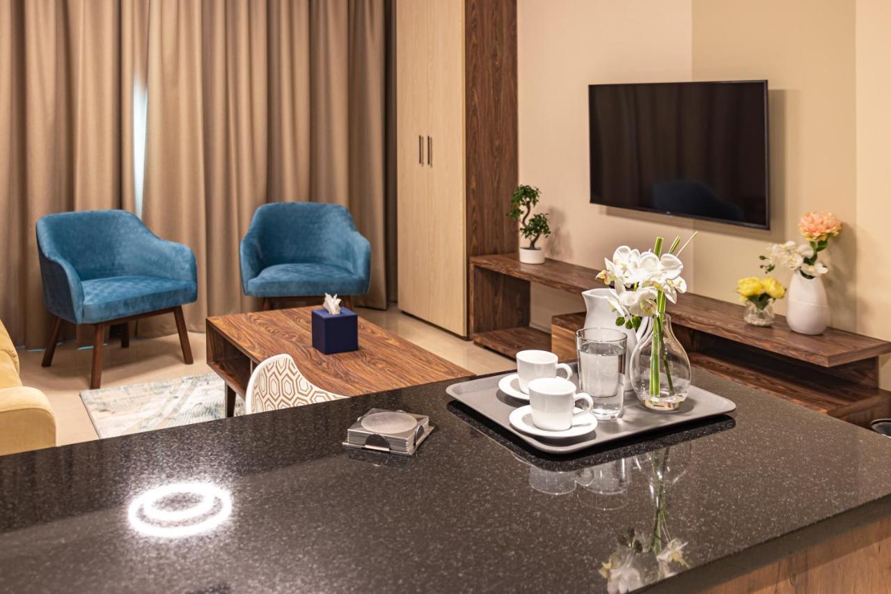 Viola Hotel Apartments Шарджа Экстерьер фото
